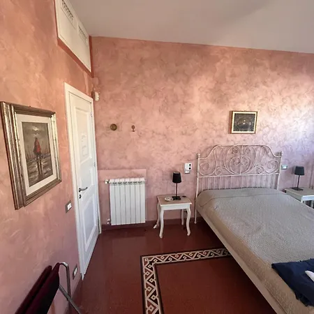 Cathedral Center 3 Guest house *