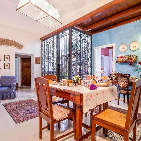 Cathedral Center 3 Guest house *